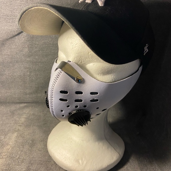 2 face masks 1 white 1 black w5 replaceable filter - Picture 9 of 11